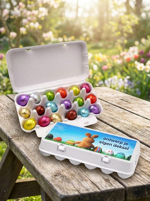 Kartonnen eierdoos met paaseitjes