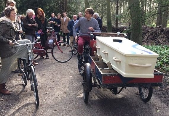 uitvaartkist op bakfiets