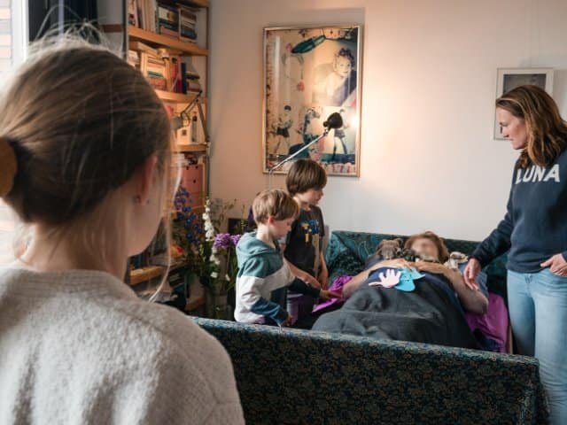 thuis afscheid nemen na overlijden
