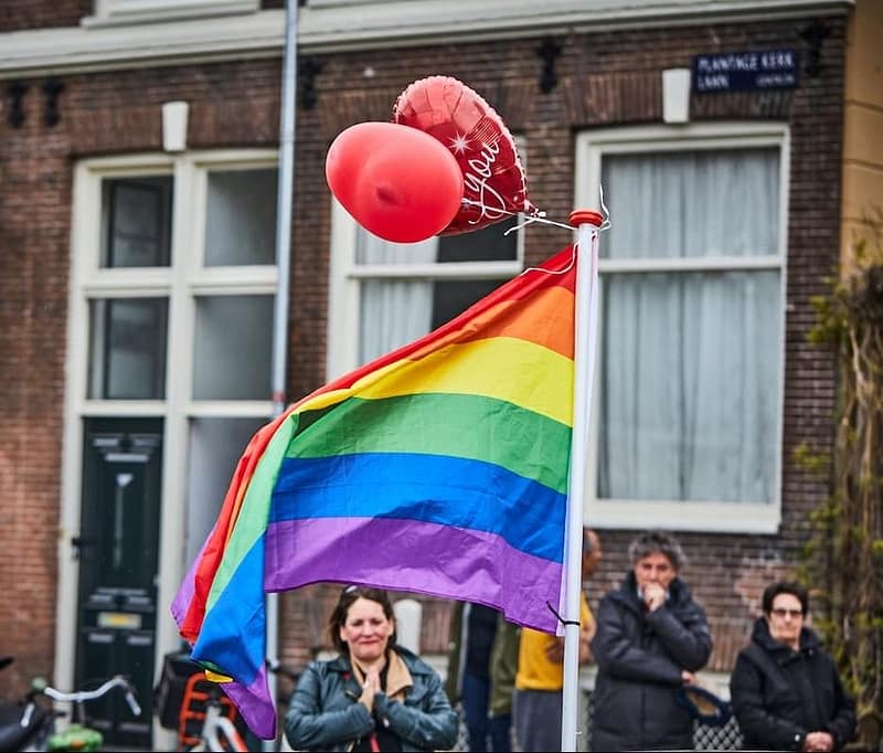 regenboogvlag-roze-uitvaart-zielhuis